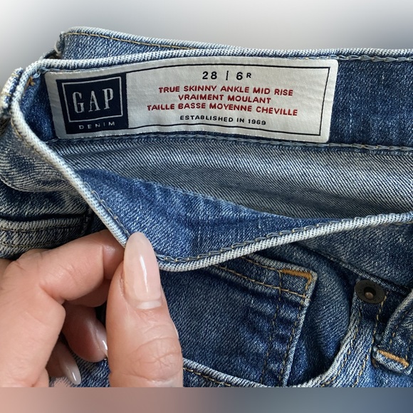 GAP - True Skinny Ankle Mid Rise  - Size 28 | 6R - Picture 3 of 3